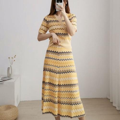 2021 Summer New Knitted 2 Piece Set Women Short Sleeve Sweater Crop Top + Wave Striped Big Swing Long Skirt Sets Two Piece Suits
