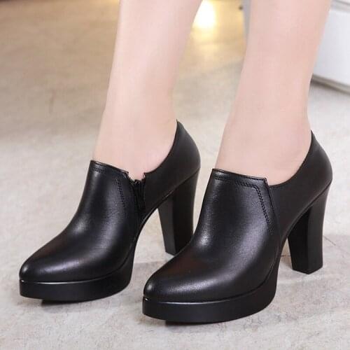 Deep mouth black single shoes female 2019 autumn new wild thick with pointed big size 40-43 yards high heels female