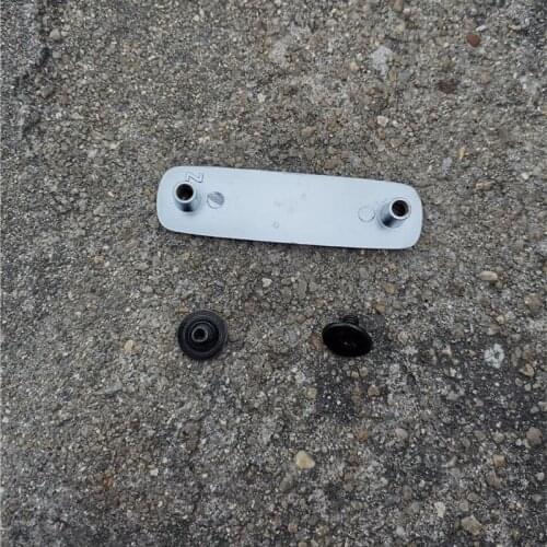 1pcs Car floor mats metal sticker for Solaris Ix35 I20 I30 I40 H-YUNDAI Tucson CRETA Santa Fe Car Accessories