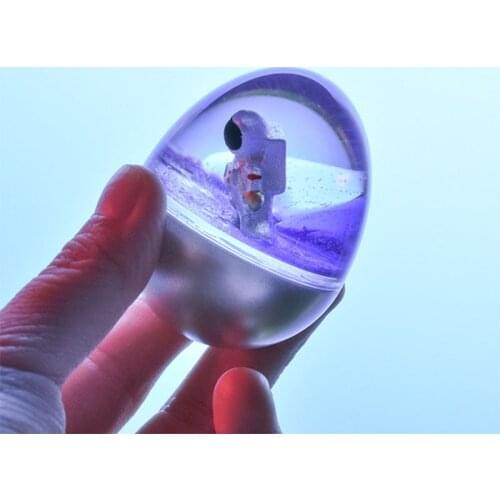 Cute Astronaut Liquid Quicksand Tumbler Crystal Ball Action Figure Diy Model Speelgoed Home Office Desktop Decoration For Girl