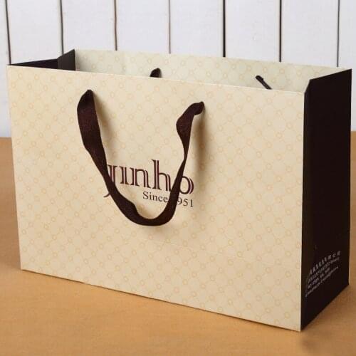 Wholesale 1000pcs Custom Logo Printed Thick Glossy White Paper Bag 250grams Cardboard Paper Shopping Bags with String