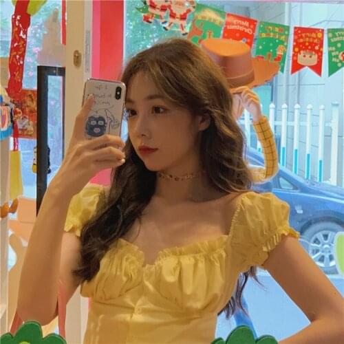 2021 summer new French cute yellow pleated V-neck short-sleeved top design sense of niche sexy V-neck all-match T-shirt