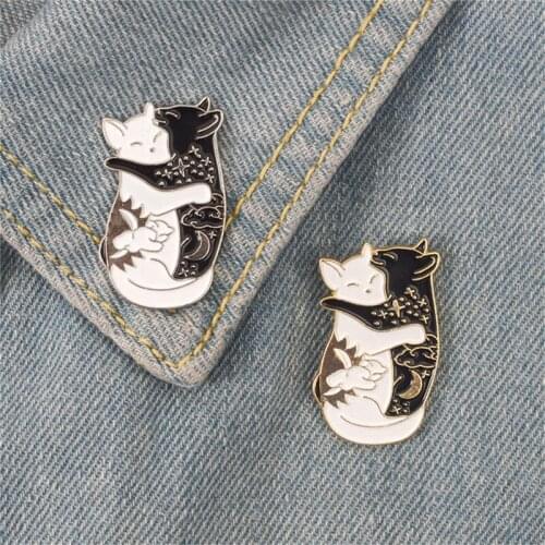 Fashion Black Animal Brooch Pins Cute Hugging Cats Lapel Enamel Pin Badges Jackets Jewelry Women Kids Accessories