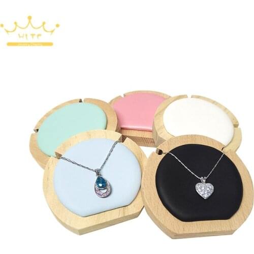 Delicate Round Wooden Pu Leather Jewelry Organizer Holder Fashion Necklace Pendant Display Stand