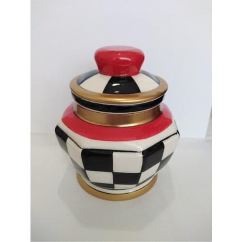 Checkerboard Pattern Clamshell-Pointed Sugar Bowl