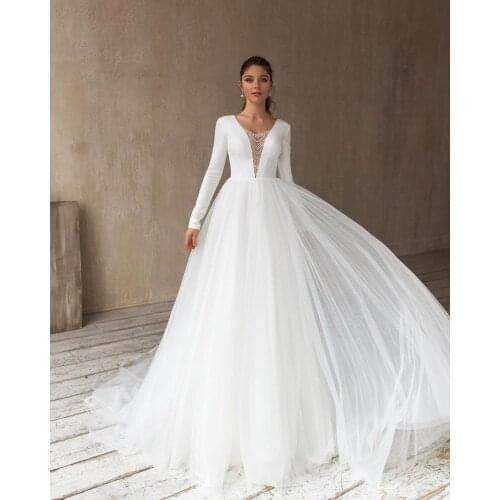 Elegant Long Sleeve Wedding Dresses Sheer Jewel Neck Beaded Crystal Country Bohemian Beach Bridal Gowns