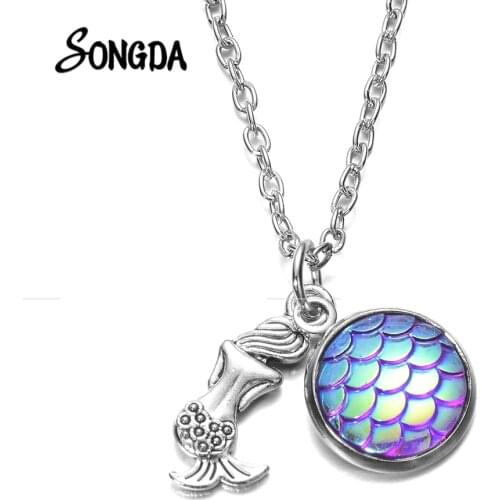 Romantic Mermaid Fish Scale Necklace Trendy Sitting Mermaid Shiny Scales Pendant Summer Vacation Jewelry for Women Girls