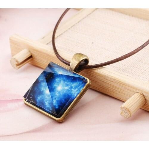Fashion Unisex Pyramid Luminous Pendant Necklace for Men Women Starry Sky Luminous Pyramid Crystal Glass Clavicle Chain Jewelry