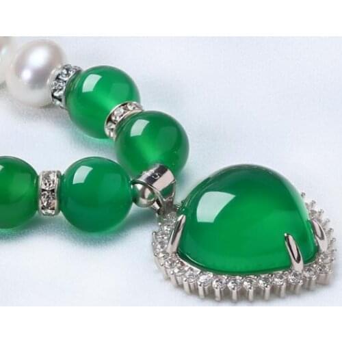 Designer freshwater pearl necklace with caring jade Pendant clavicle as a gift for mother-in-law