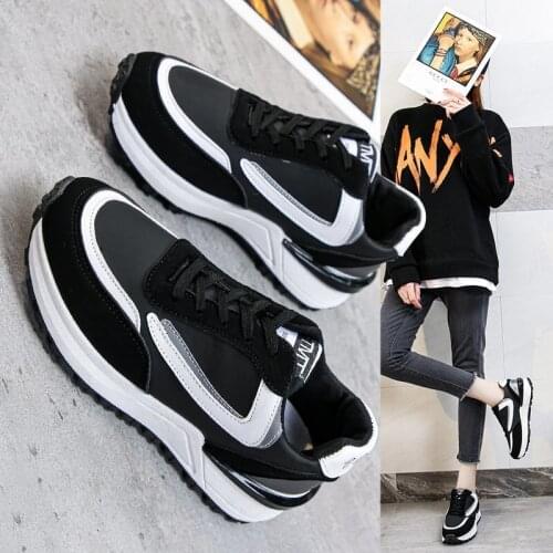 Blackand white retroshoes female spring 2021 new ins tide thick-soled comfortable increase slimming casual non-slip sports shoes