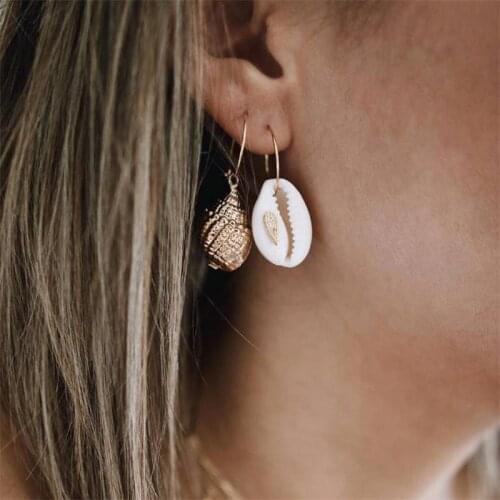 2 Pcs/set Women Vintage Stud Earrings Set Conch White Shell Gold Female Earring Personality Jewelry Wear