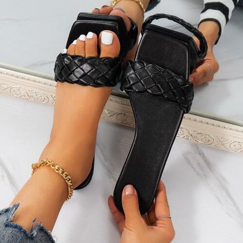 Slippers for womens outer wear 2021 summer new flat-bottomed fashion fairy style flip flops large size sandals and slippers