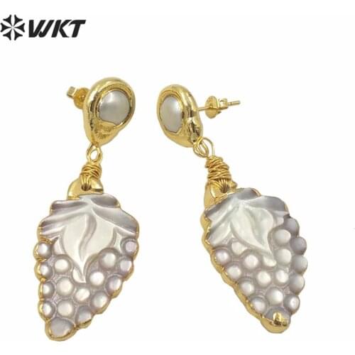 WT-MPE044 WKT Design Fashion gold electroplated MOP earrings gorgeous white grape dangle pearl earrings