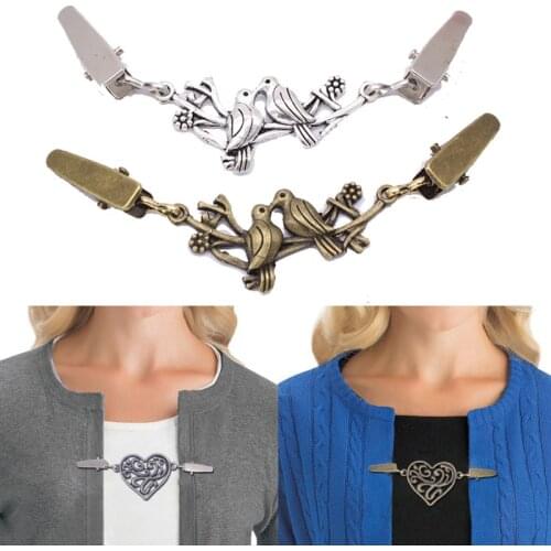 Retro Sweater Cardigan Clips Keeper Fashion Brooches Shawl Duck Clip Buckles Clothes Decor Beaded Pearl Pin Brooch Metal Buckle