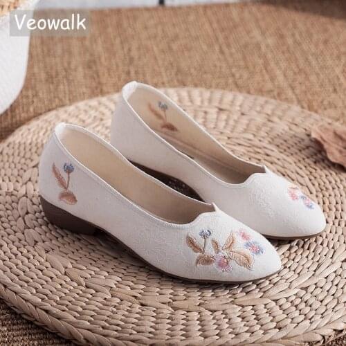Veowalk Women Jacquard Embroidered Flat Shoes Slip On Ladies Shoes Flats Comfortable Soft Retro Vintage Shoes Woman