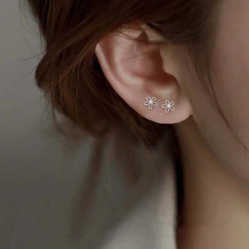 Korean Style Mini Cute Little Sun Flower Stud Earring for Women Temperament Ear Pin Fashion Jewelry Gift Hollow Earrings