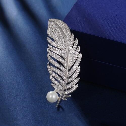 High Quality Crystal Feather Brooch Cute Animal Pins and Brooches for Women Dress Coat Badges Jewelry Hot