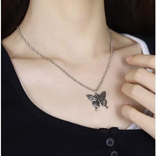 South Korea Ins Modern Dark Butterfly Choker Necklace Retro Old Style Cool Girl Bungee Butterfly Clavicle Chain Female Tide