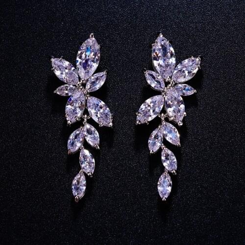 Cute Female Ladies Small Leaf Zircon Earrings Silver Color Stud Earrings Vintage Party Engagement Earrings For Women