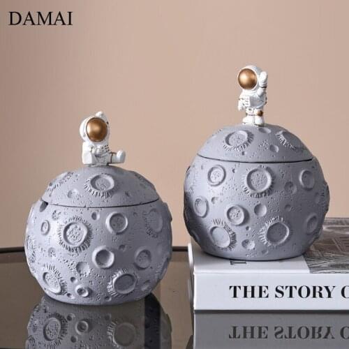 Space Astronaut Cigar Ashtray Creativity Resin Ash Tray Nordic Modern Funny Ash Trays Home Decor Ornaments Gifts for Boyfriend