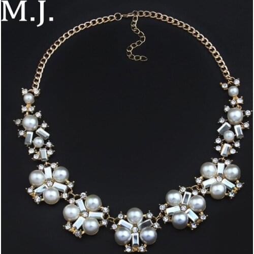 New Fashion Luxury Crystal Pearls Choker Necklaces For Women Rhinestone Flower Gold Statement Necklace Female Jewelry Party Gift