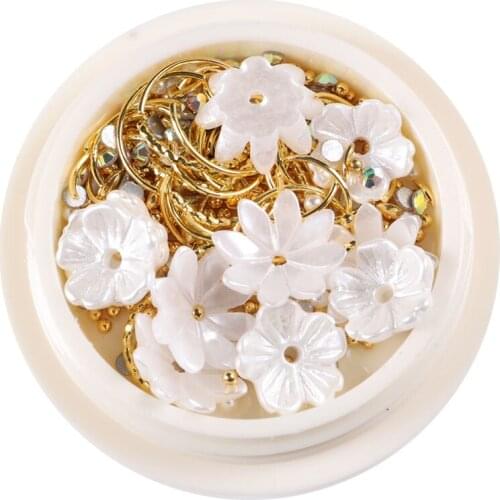 1bottle Polular Shell Flower Mix Decoration Nails art Decorations Japanese style Small daisy floral petals pearl nail art char