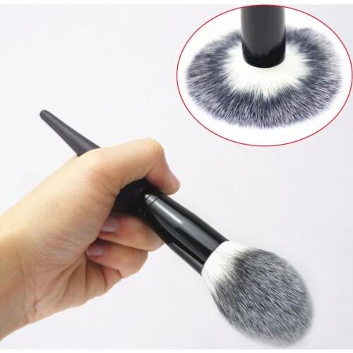 1pc Soft Powder Big Blush Flame Brush Foundation Lady Makeup Brush Cosmetic Tool Professional Highlighter Cosmetic Tool