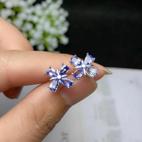 Huitan Simple Design Womens Earrings Luxury Inlaid Blue CZ for Wedding Party Female Stud Earrings Delicate Gifts Trendy Jewelry