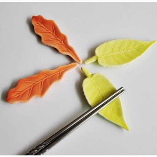 2pcs/lot Leaf Shape Chopsticks Holder Stand Ceramic Chopsticks Forks Holder Table Decoration Dinnerware Set MT 008