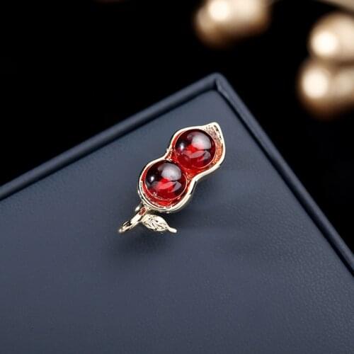 Simple Peanut-shaped Brooch with Red White Opal Gold Jewelry 2021 New Fashion Pins Brooches Wedding Gifts for Bridesmaids Women