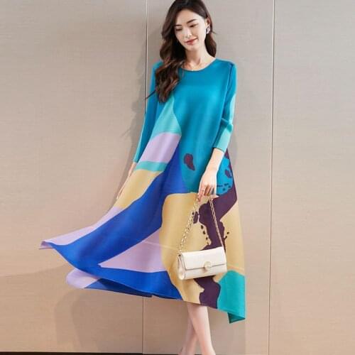 2021 autumn design sense long dress miyake pleated female european printed loose thin folda big swing plus size ruched dress