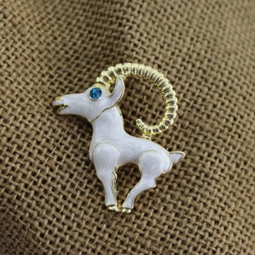 Vintage Goat Brooches Animal Enamel Pin Metal Mens Suit Lapel Pin Cute Corsage Female Coat Brooch Pin Accessories for Women Men