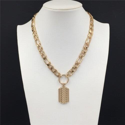 Classic Gold Color Plating Textured Chain and Pendant Chunky Women Necklace Girl Elegant Gorgeous Jewelry Accessory