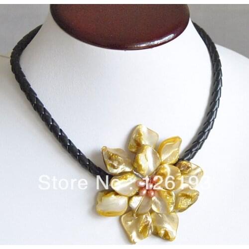 Charming yellow shell Pearl Necklace baroque one flower