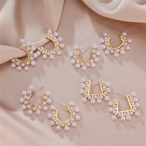 Fashion Elegant White Pearl Stud Earrings for Women Bohemian Irregular Geometric Metal Earrings Statement Party Wedding Jewelry