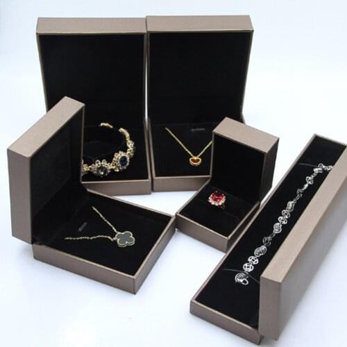 High-grade Golden Leather Paper Gift Packaging Box Ring Necklace Bracelet Pendant Jewelry Box Right Angle Jewlery Organizer Box