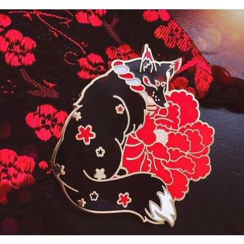 Elegant Japan Shrine Kitsune Hard Enamel Pin Kawaii Fox and Beautiful Red Flowers Brooch Cartoons Animal Lapel Pins Jewelry