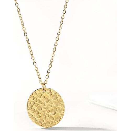 2020 Hot Selling Small Round Hammered Stainless Steel Sheet Pendant Necklace Women Fashion Pendant Necklace