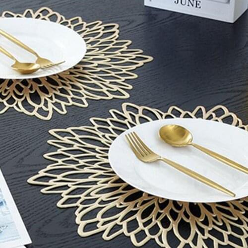 Table Pad Eco-friendly Flower Shaped PVC Hollow Out Heat Insulation Placemat for Home