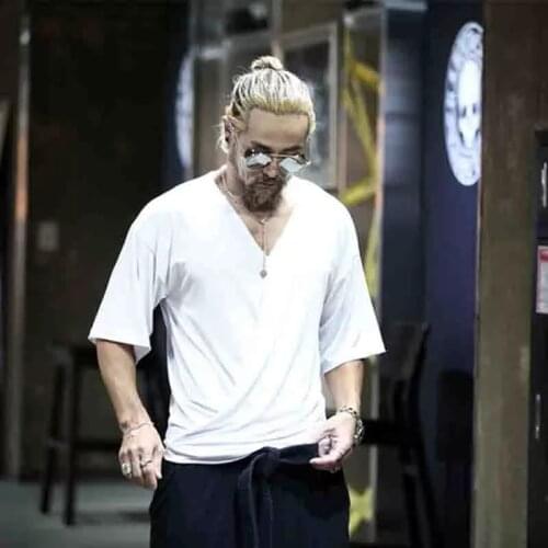 Mens new solid color V-neck asymmetric fold loose fashion short sleeve T-shirt half sleeve black and white personality youth