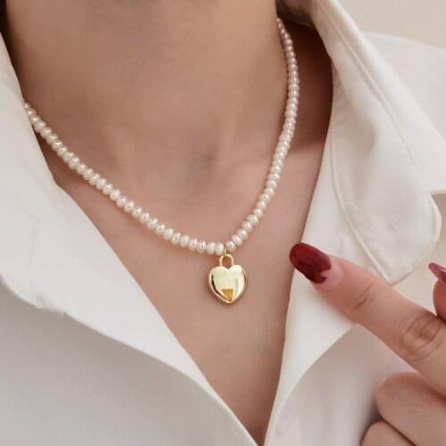 Origin Summer Vintage Irregular Real Pearl Beaded Necklace for Women Gold Colour Metallic Love Heart Pendant Necklace Jewelry