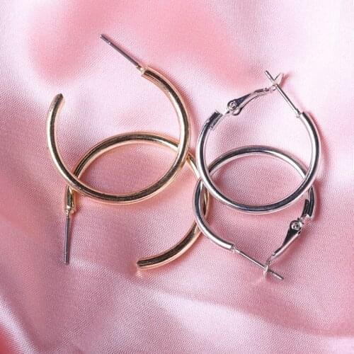 Europe And America Delicate And Cabinet Metal Earrings Temperament Joker Single Fashion Simple Earrings Jewelry