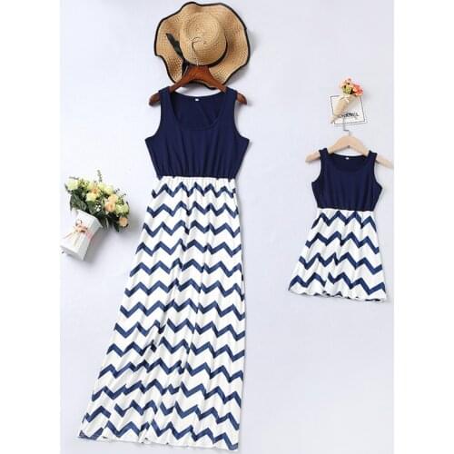 2021 New Mother Daughter Outfits Woman Wavy Stripes Splicing Dress Kids Fashion Dress Party Beach Dress Family Matching Clothes