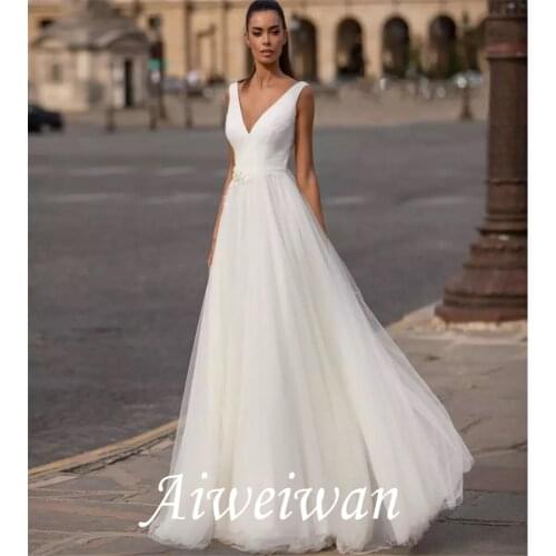 A-Line Boho Wedding Dresses V Neck Sweep / Brush Train Tulle Sleeveless Simple with Appliques 2021