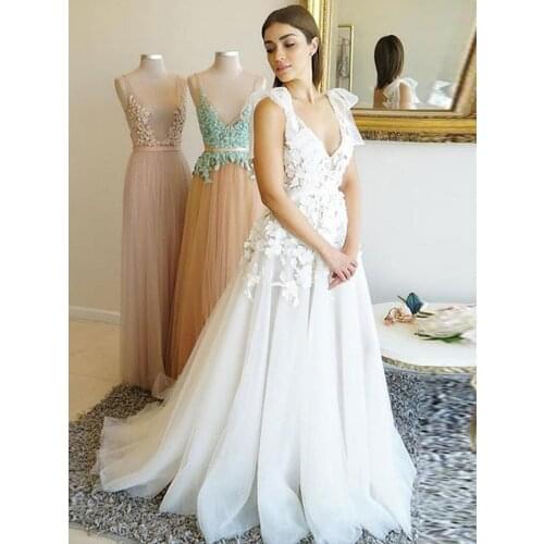 Charming 3D Floral Spring Wedding Dresses Boho Bohemian Lace Appliqued Wedding Party Dress V Neck Plus Size Princess Bridal Gown