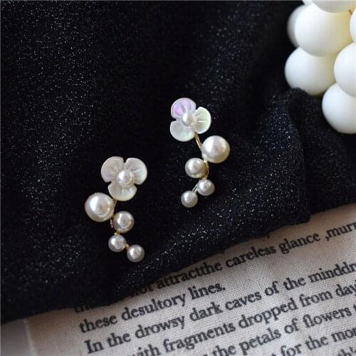 Creative White Acrylic Pear Flower Pearl Earring Popular Fashion Jewelry Stud Earrings for women