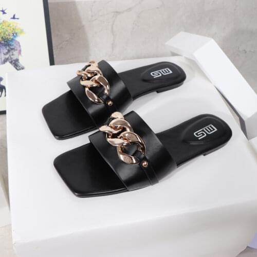 2021New Black Chain Embellished Flat Slippers Women Simple Fashion Chain Wearing A Word Flip-Flop Women