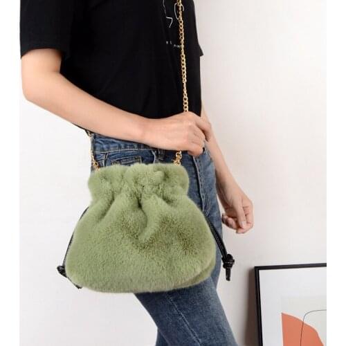 Fashion Womens Plush Crossbody Bags Stylish Ladise Girls Faux Fur Bag Purse Cute Drawstring Bucket Bag Satchel for Shopping