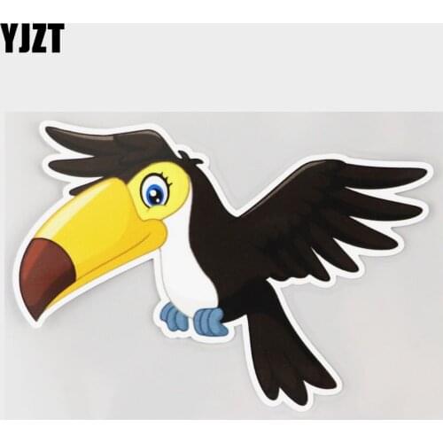 YJZT 13.7CM×9.9CM Cartoon Funny Jungle Toucan Flying Decal PVC Car Sticker 11C-0320