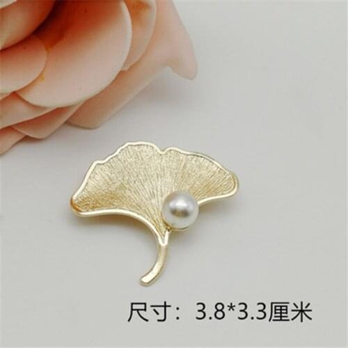 New Ginkgo Leaf Brooch Sweater Cardigan Anti-empty Pin Coat Corsage Korean Style Hundred Matching Ornaments